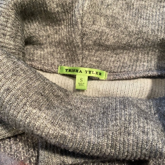 Fashionable Gray Sweater - Picture 7 of 12